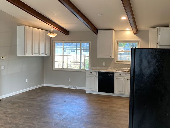 4th image of 426 Denwood Ct