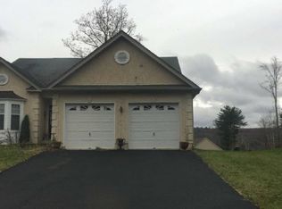 3277 Doral Ct, East Stroudsburg, PA 18302