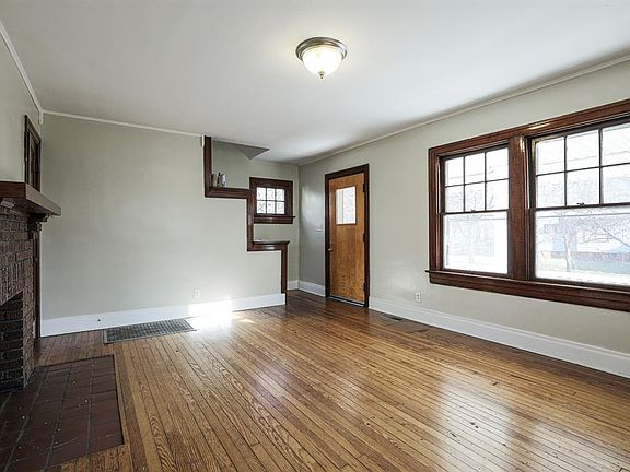 5th image of 722 E Circle Dr