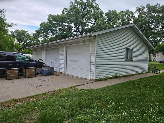 2nd image of 112 N 3rd St