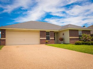 1004 Navajo Trl, Mc Gregor, TX 76657