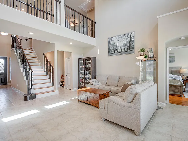 12902 Oak Falls Dr — Photo 9