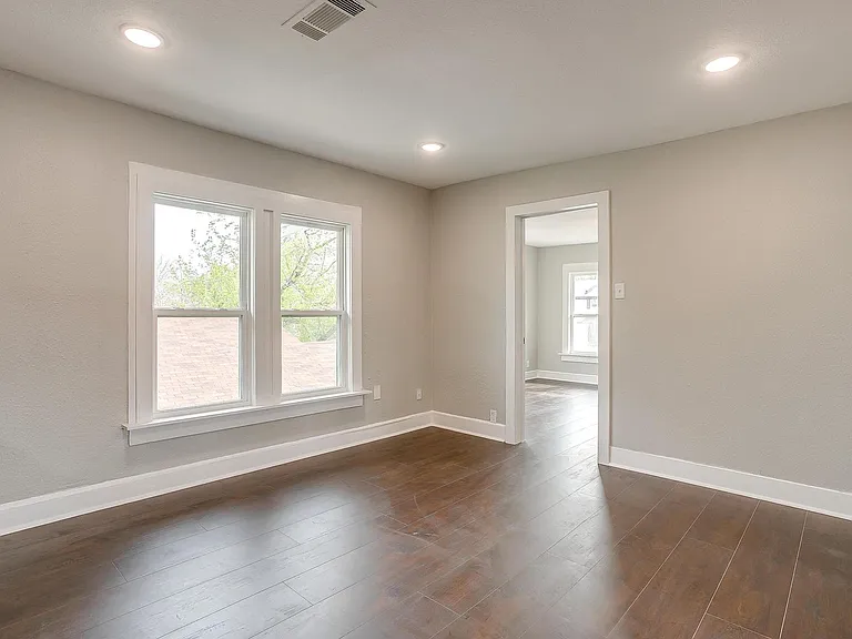 2932 Travis Ave — Photo 5