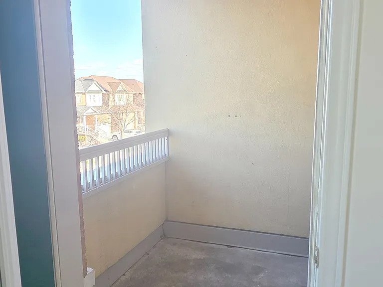 9699 Jane St #13 — Photo 38
