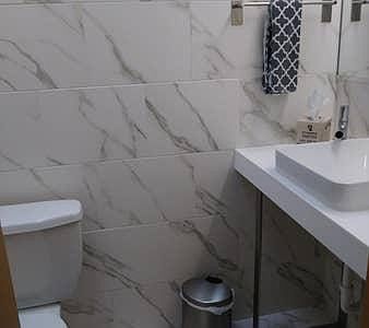 Downstairs 1/2 bathroom