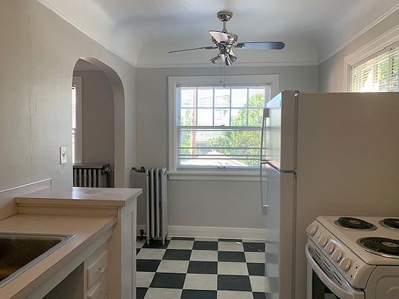 5th image of 3334 SE Hawthorne Blvd #303