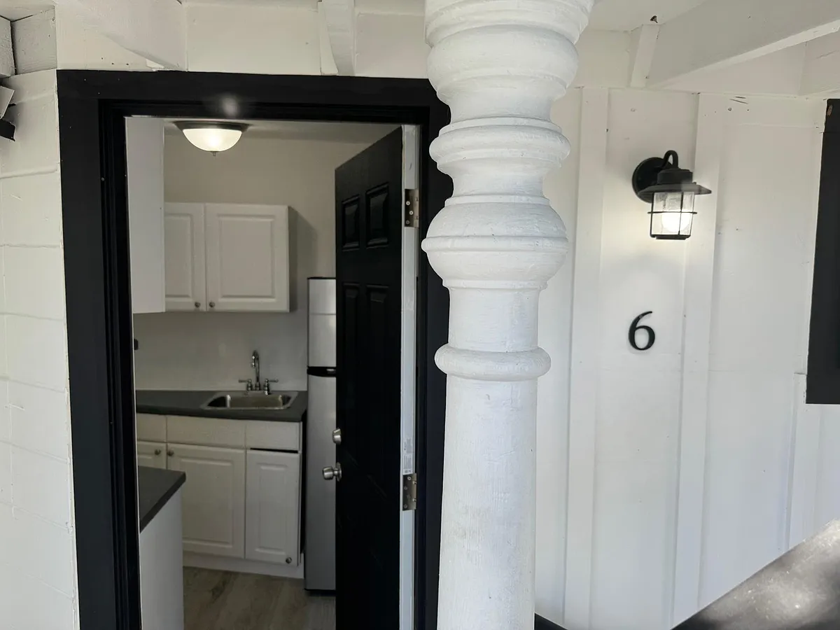 Building Photo - 2341 Irving Ave #6