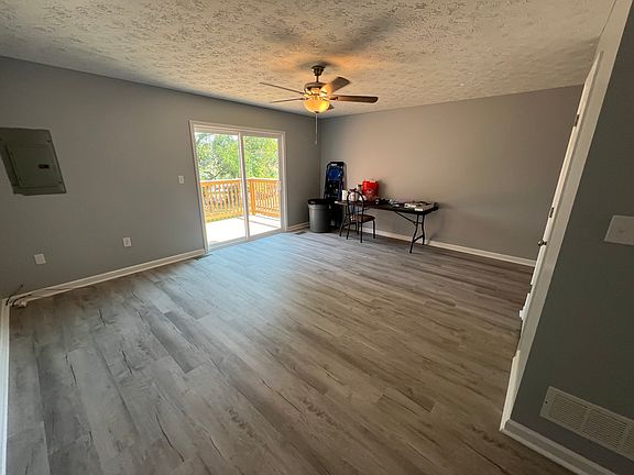 3rd image of 124 Lakeview Dr #124