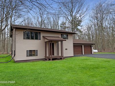 125 Center Trl, Hawley, PA, 18428