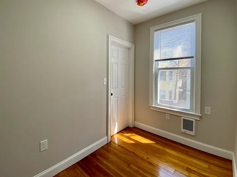 Trenton St — Photo 16