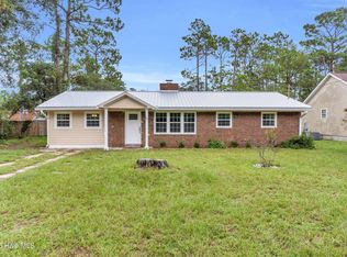 17 Burton Road, Southport, NC 28461