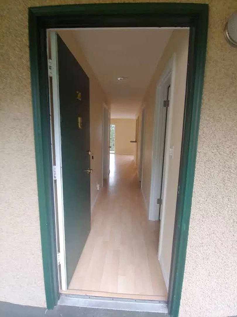 Mercer Manor Apartments — Photo 4
