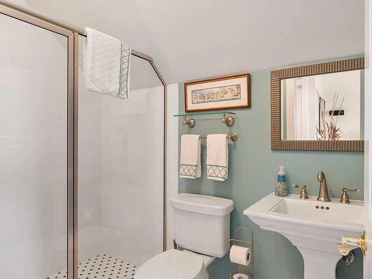 16 Fairway Village Ln — Photo 17