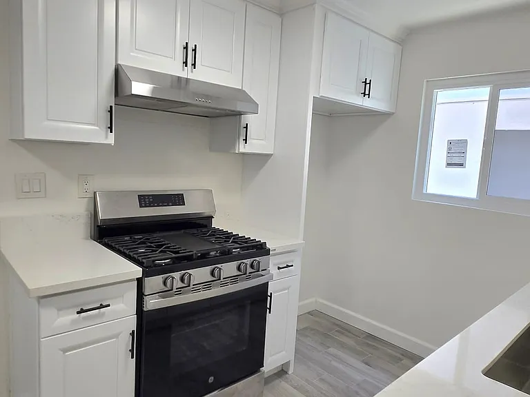1334 Engracia Ave — Photo 4