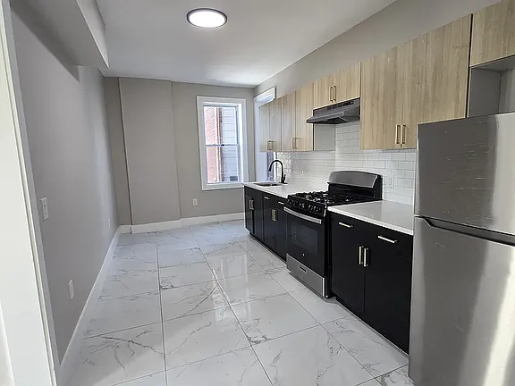3 Bedrooms at 190 N Park St #5, East Orange NJ — photo 1