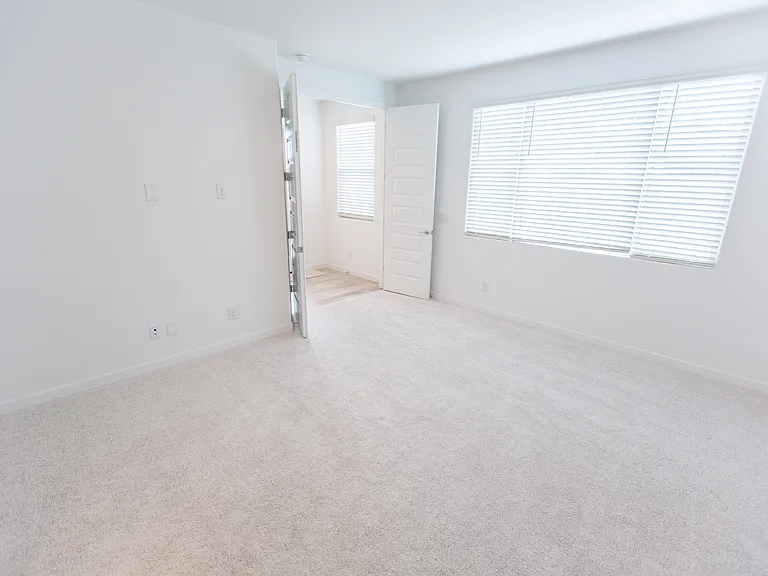 2243 E Ridgewood Ln — Photo 35