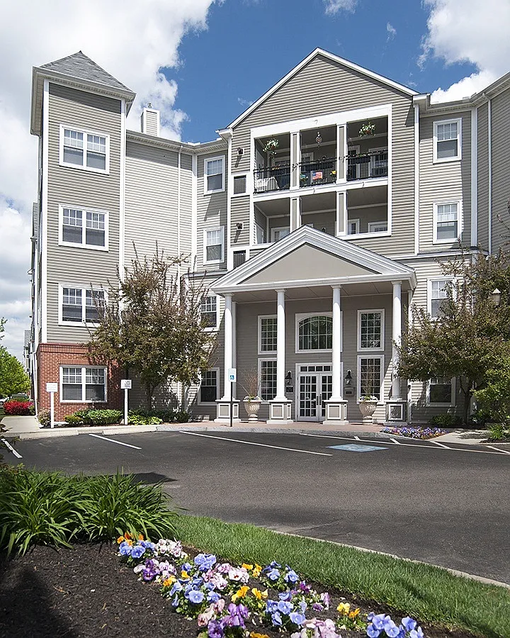 Washington Crossing Apartments — Photo 1