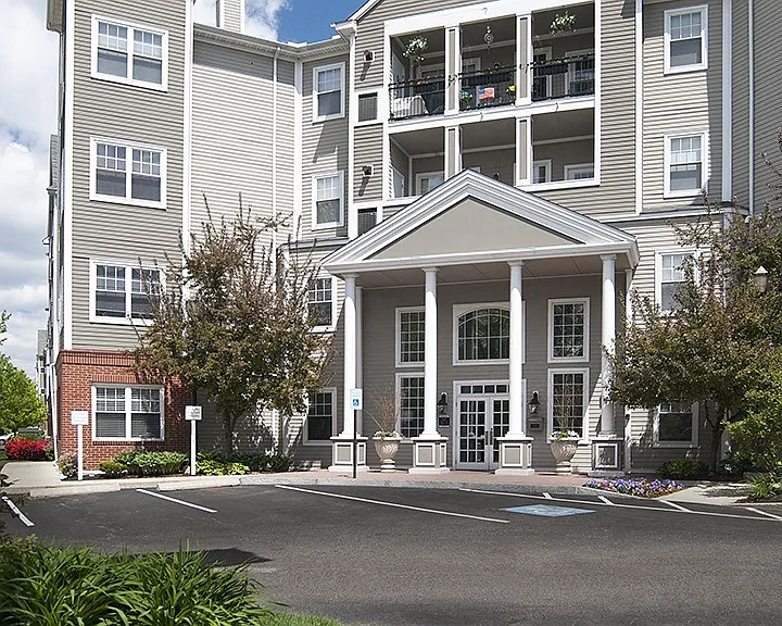 Washington Crossing Apartments — Photo 1