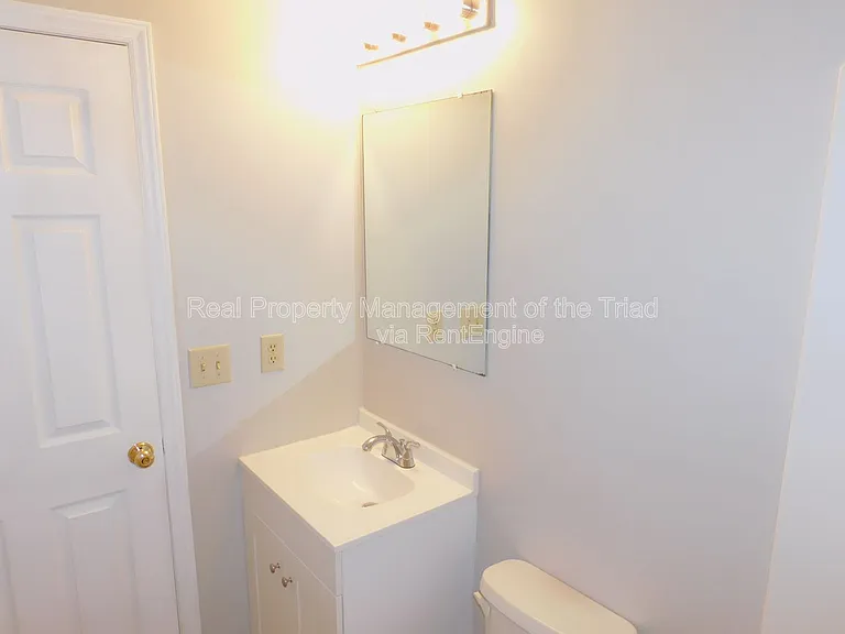 1805 Cody Ave — Photo 4