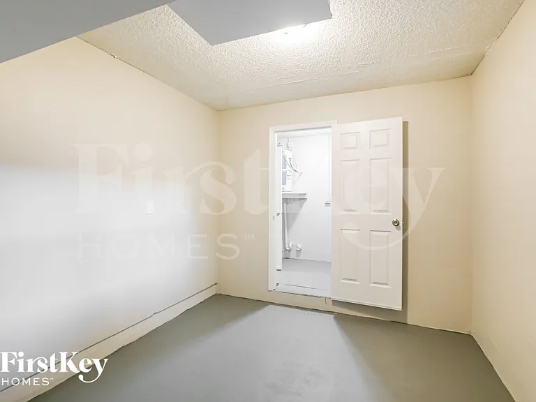 7820 SW 9th St — Photo 15