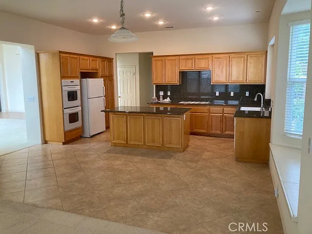 13428 Canyon Crest Rd — Photo 7