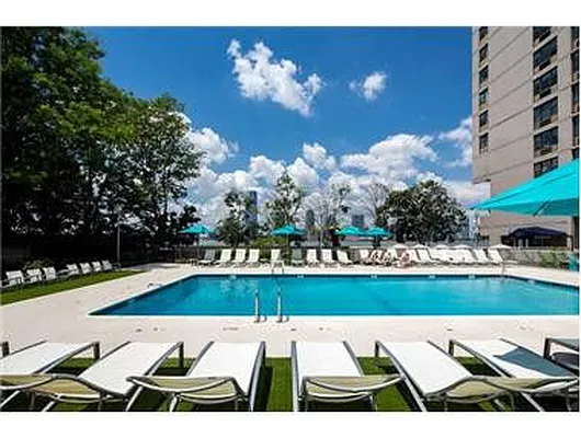 Rented by LL Real Estate Services | media 6