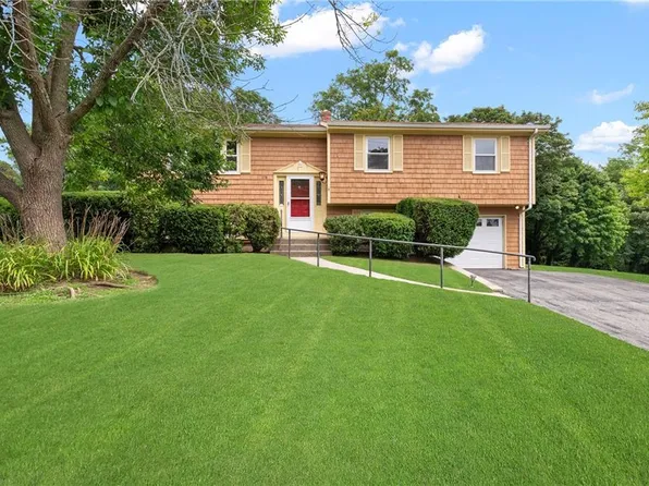 178 Canonchet Dr, Portsmouth, RI 02871
