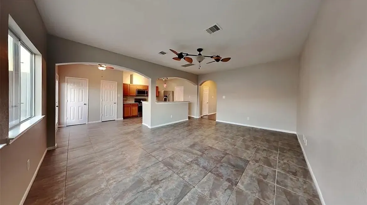 1608 Claremont Garden Cir — Photo 3