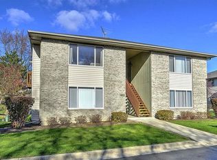 470 Westwood Ct, Crystal Lake, IL 60014