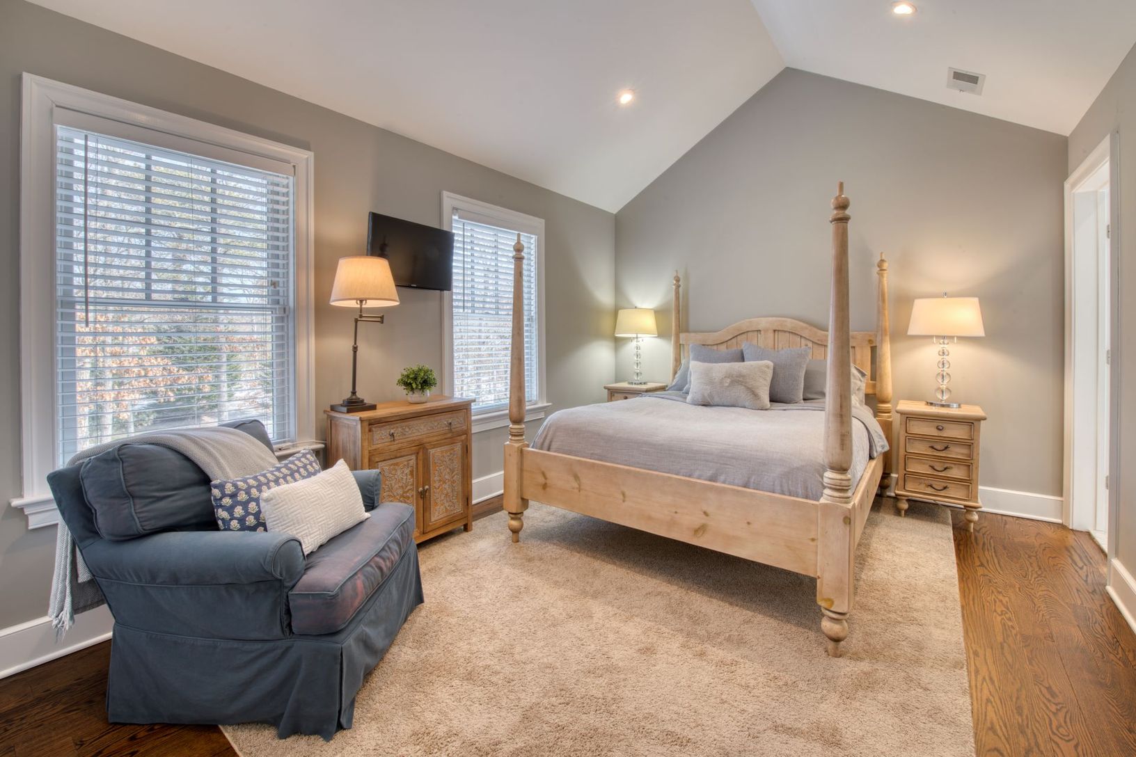  2nd floor guest bedroom