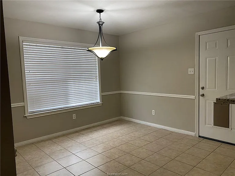 1610 Rock Hollow Loop — Photo 12