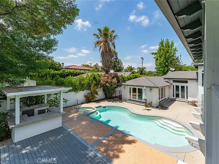 22904 Calvert St — Photo 35
