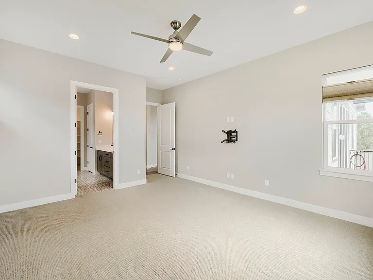 687 Easton Ct — Photo 19