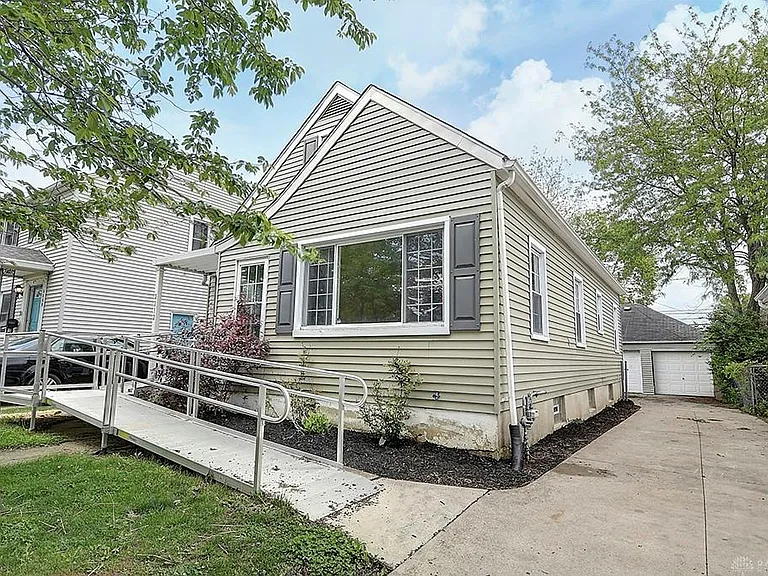 2212 Fauver Ave — Photo 2
