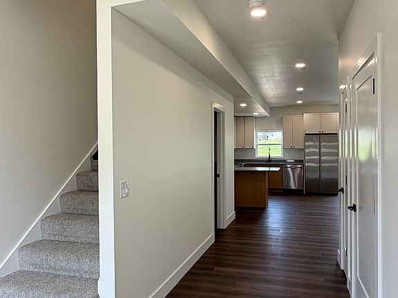4th image of 3105 Aaron Ave #B