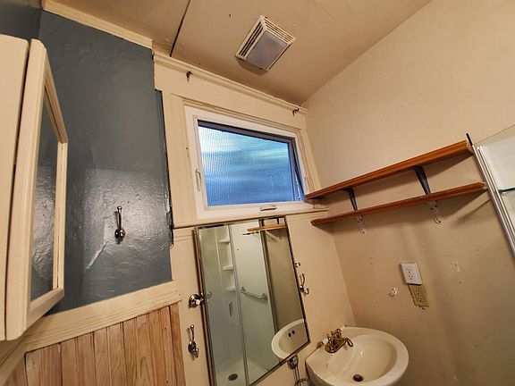 2nd image of 1522 Taylor Ave N APT A