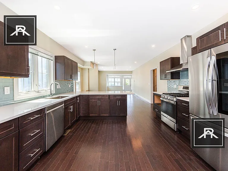 122 Jerome St — Photo 3