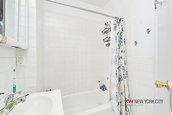 Rented by Keller Williams NYC | media 20