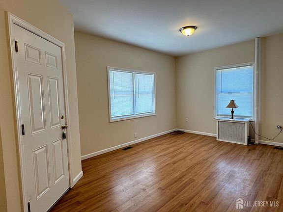 3rd image of 154 George St Floor 1