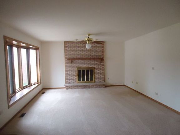 4th image of 13400 Le Claire Ave