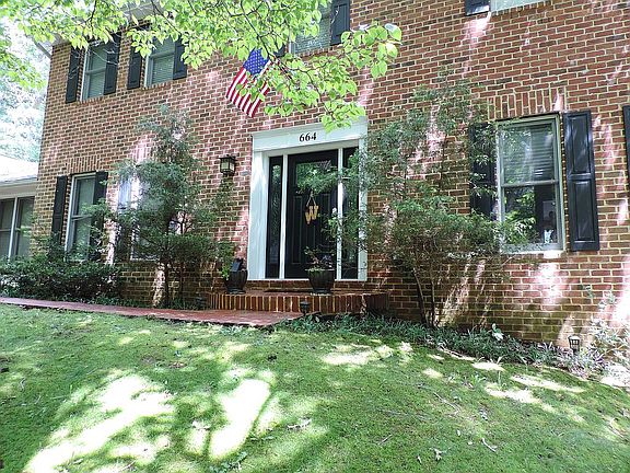4th image of 664 Sherwood Dr