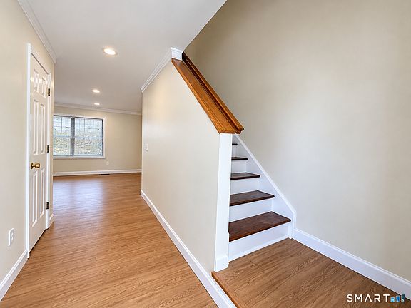 3rd image of 5 Rockland Rd APT B4
