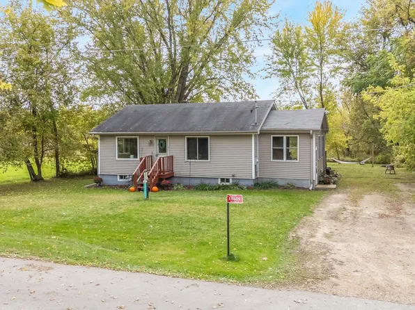 E8609 Mechanic St, New London, WI 54961