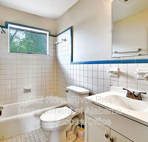 1120 19th St #5 — Photo 11