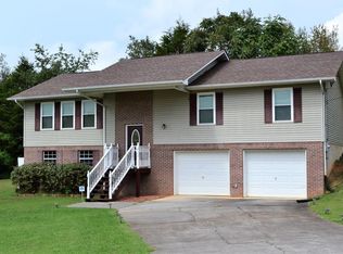 301 Saint Edward Dr, Dandridge, TN 37725