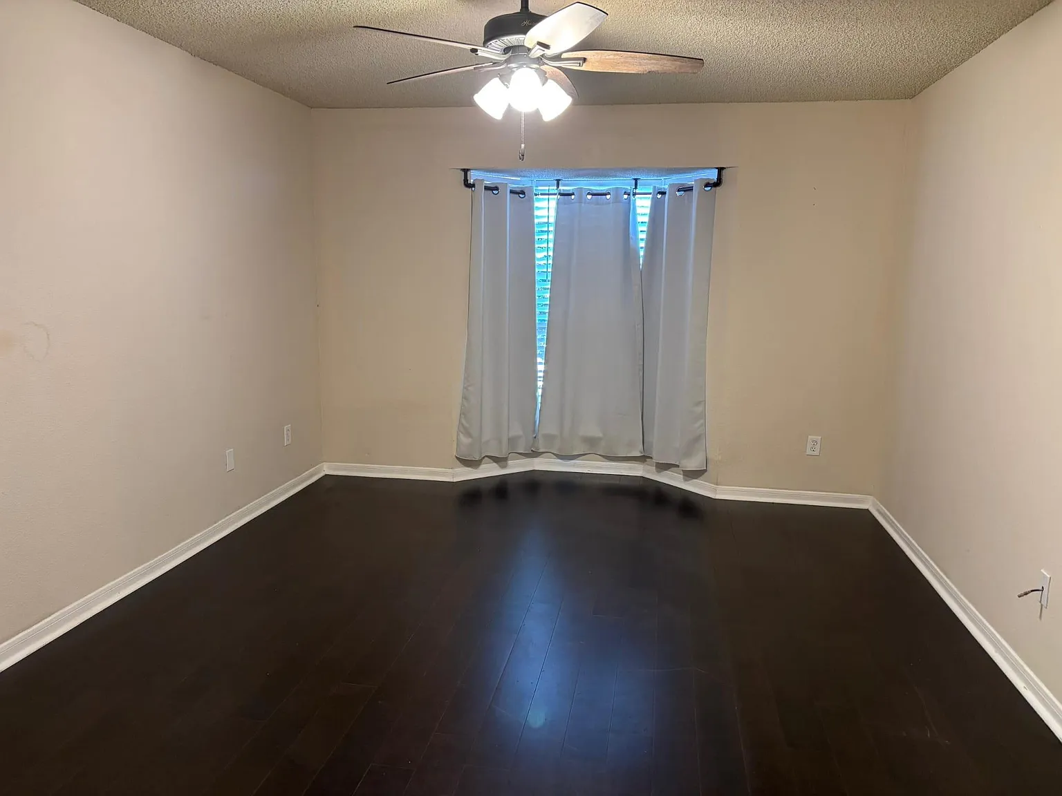 2 bed, 1.0 bath, 948 sqft, $1,300 — Photo 4