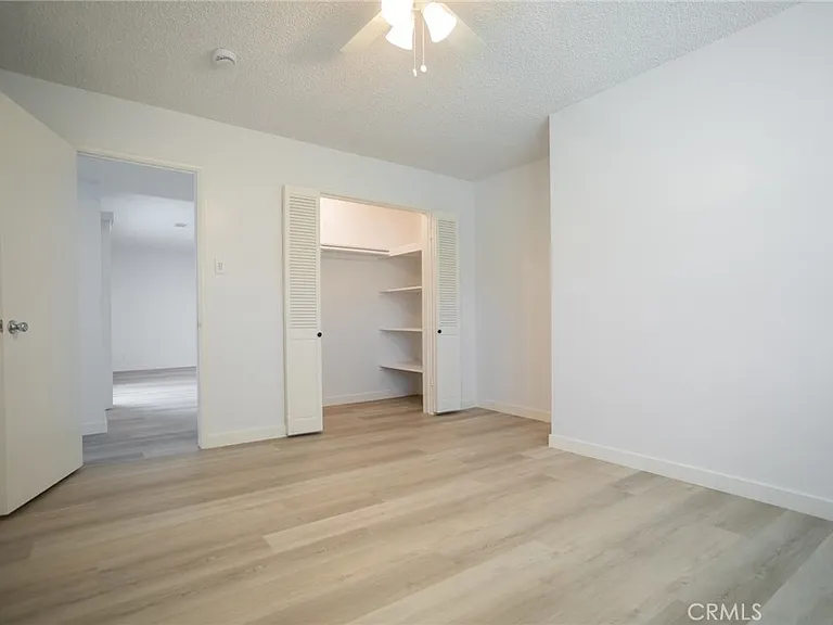 11801 Rexford Rd — Photo 16