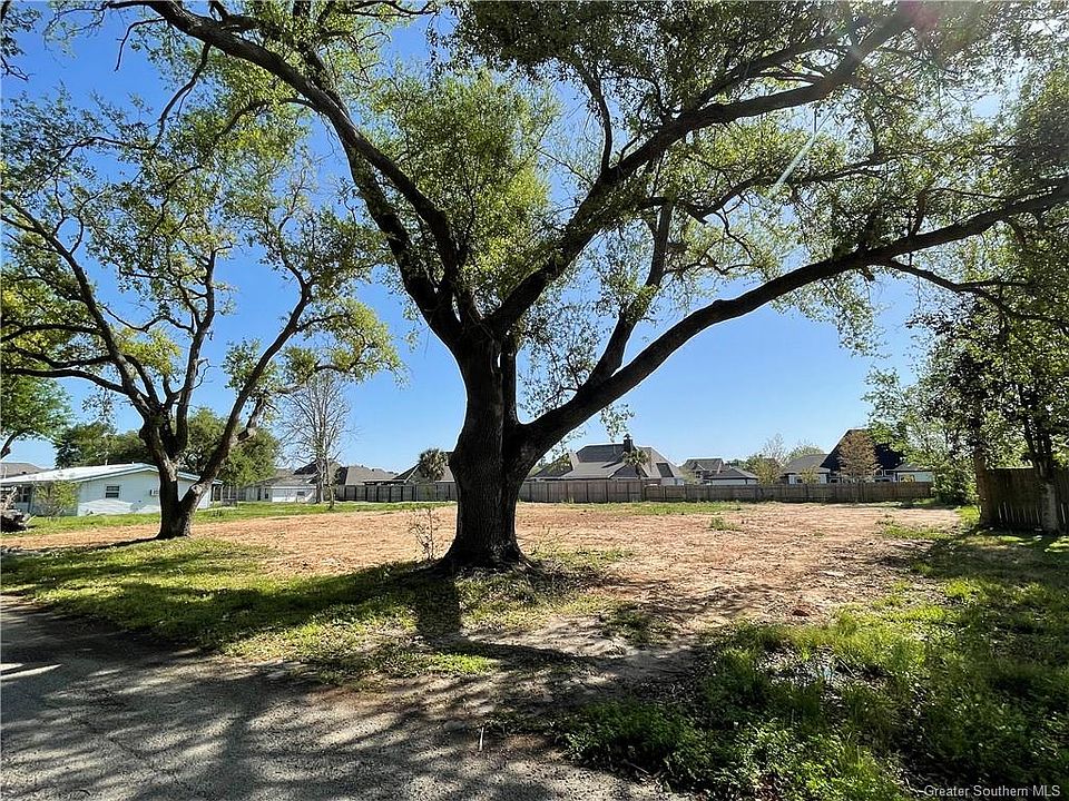 1st image of 4931 Country Club Ct