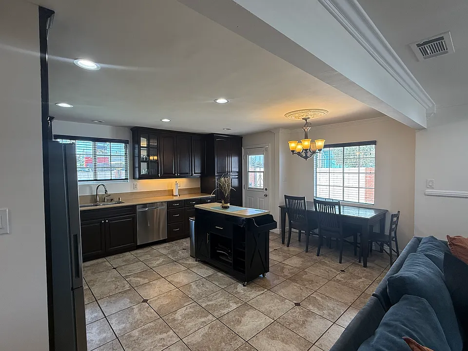8701 Kittyhawk Ave