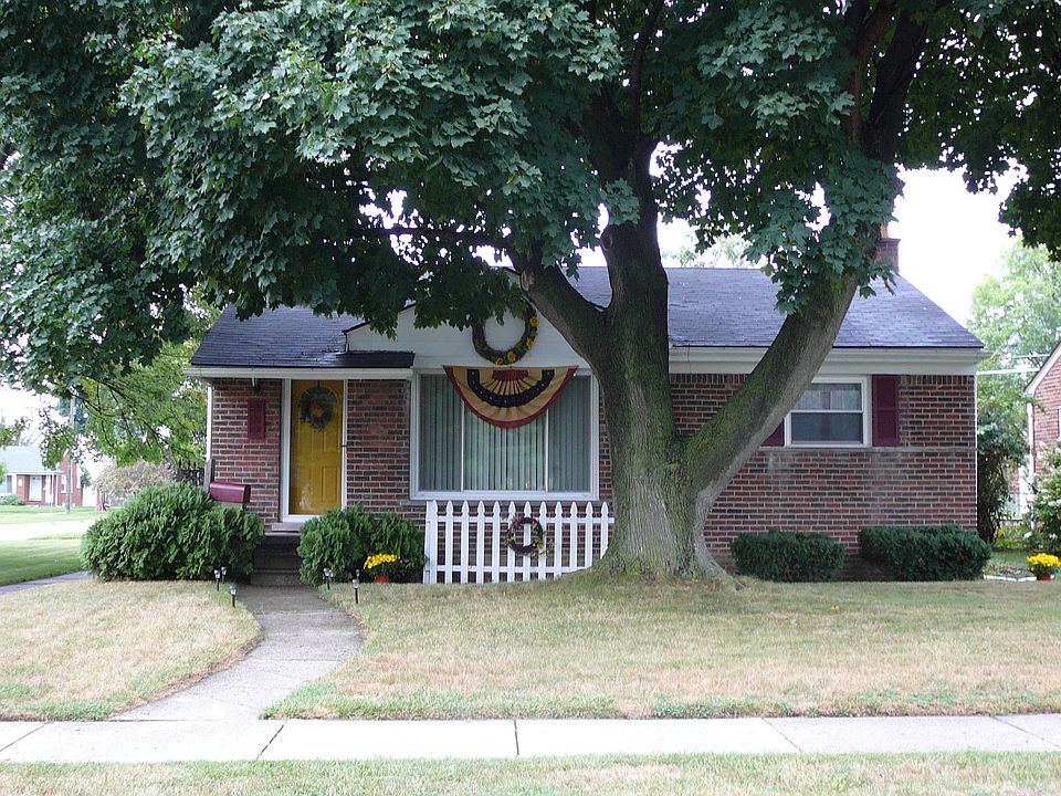 1st image of 28284 Elmira St
